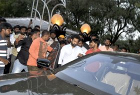 Jr-NTR-And-Kalyan-Ram-Pays-Tribute-To-NTR-At-NTR -Ghat-02